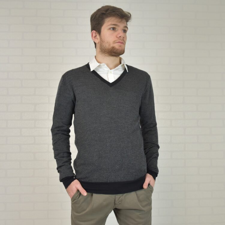 Maglia jacquard in cashmere collo a V