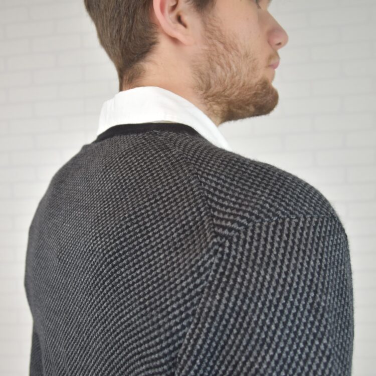 Maglia jacquard in cashmere collo a V